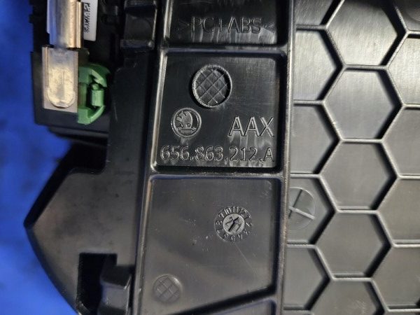 РАМКА ЦЕНТРАЛЬНЫЙ ТОННЕЛЬ ГНЕЗДО ПОРТ USB SKODA KAMIQ, фото 8