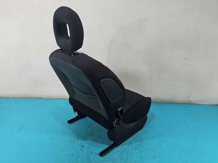 Сиденье левое переднее водителя Peugeot 206 EU 3D 3D, фото 4