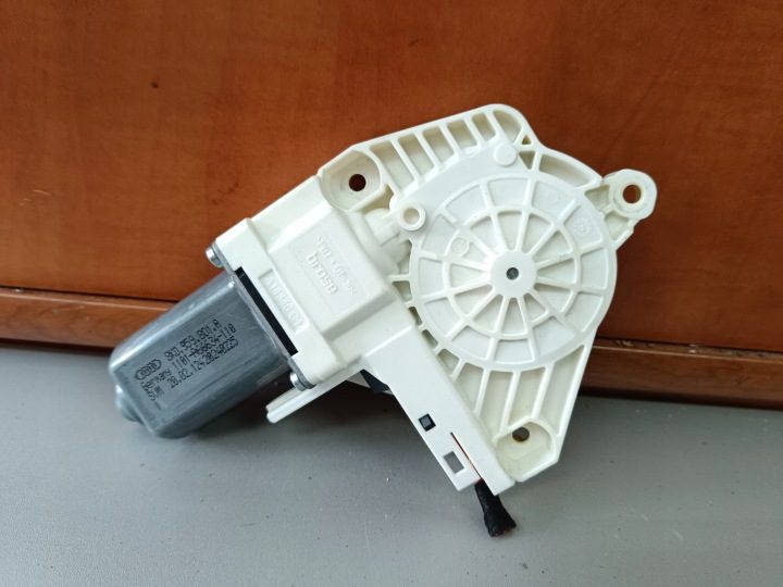 Двигатель стеклоподъемник двери передний левый 8K0959801A AUDI A4 B8, фото 1