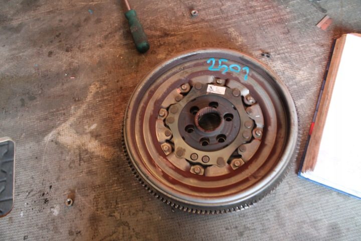 812. ДВУХМАССОВЫЙ МАХОВИК VW SKODA 04L105266AD, фото 1