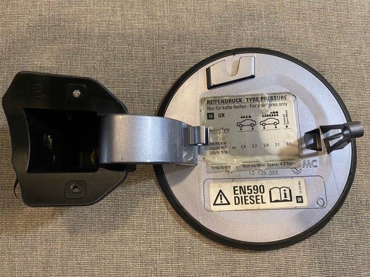 Лючок горловины бензобака Opel Astra H - 13111596 / 315242409 / 13129588, фото 3