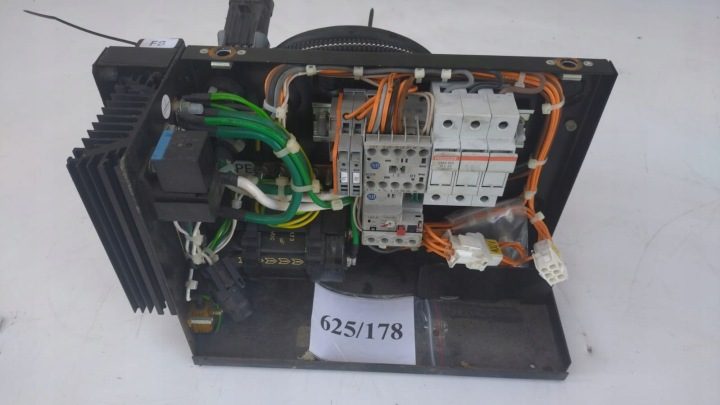 Блок предохранителей Carrier Xarios 300 350 № 625/178, фото 1