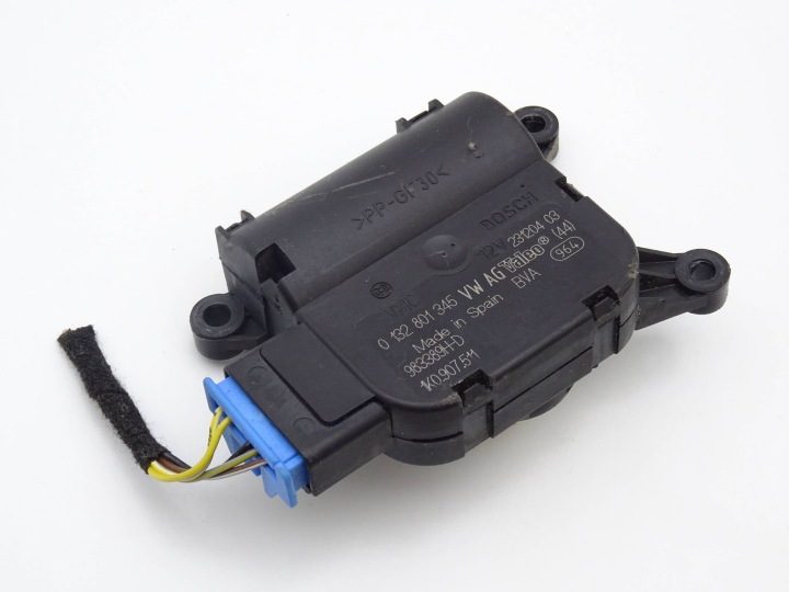 МОТОРЧИК ВЕНТИЛЯТОРА ПЕЧКИ VW TOURAN I 1K0907511 / 0132801345 NR698, фото 1