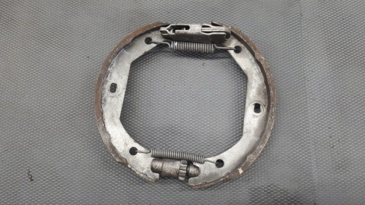 Колодки тормозные барабанные задние BMW e64 левые, фото 1