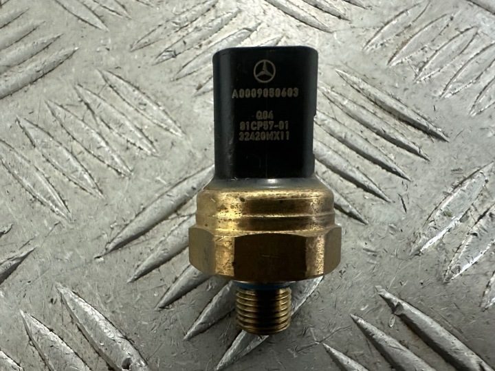 MERCEDES 2.0CDI ДАТЧИК ДАВЛЕНИЯ ТОПЛИВА A0009050603, фото 1