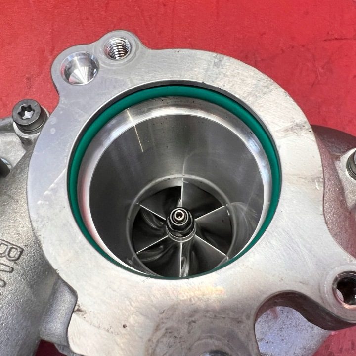 Турбокомпрессор Seat VW 1.5 TSI DXD 2024 г. 05E145702L, фото 3