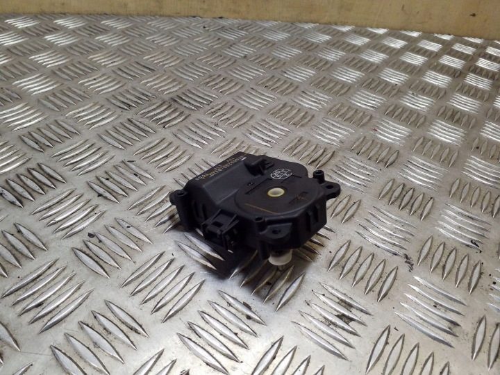 Моторчик заслонок обдува Toyota RAV 4 (XA40) AE0637008320, фото 4
