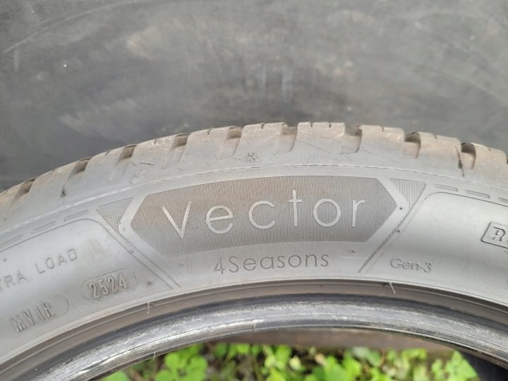 Шина всесезонная Goodyear Vector 4Seasons Gen-3 245/45R18 100 Y сцепление на снегу (3PMSF), защита диска, усилитель (XL), фото 2