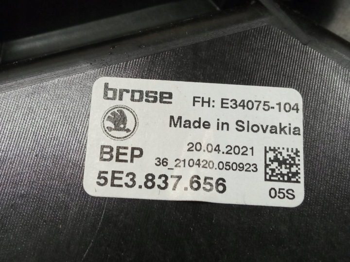 Skoda Octavia IV стеклоподъемник передний правый 5E3837656, фото 3