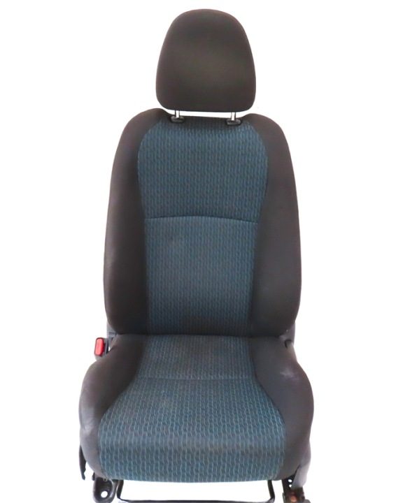Сиденье переднее левое Toyota Yaris III 5 дв. 2011-2020 год, фото 1