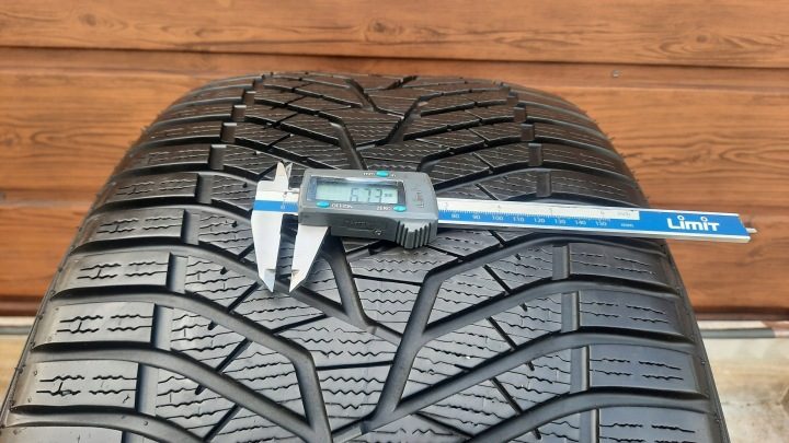 Шина зимняя Yokohama BluEarth Winter V905 315/40R21 115 В усилитель (XL), фото 3