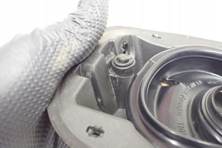 Лючок горловины бензобака резиновый личинка Audi A6 C6 европа 4F0010394P 4F5010399T, фото 8