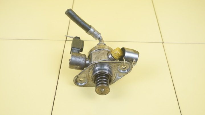 BMW 1 F20 F30 1.6 бензин 14 г. 102 л.с. N13B16A топливный насос 7607159 0261520150, фото 4