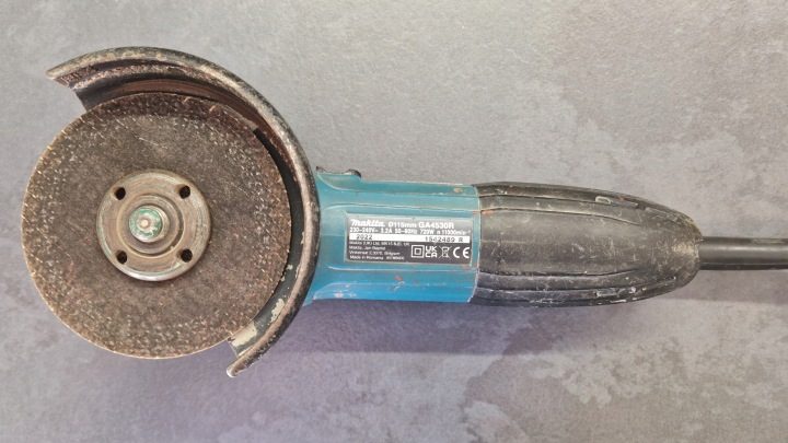Угловая шлифмашина электрическая Makita 720 Вт GA4530R 115 мм 230V, фото 4