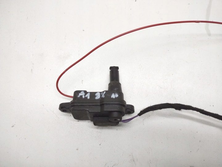 Привод лючка горловины бензобака 8V0862153A Audi A1 8X Sportback оригинал, фото 2