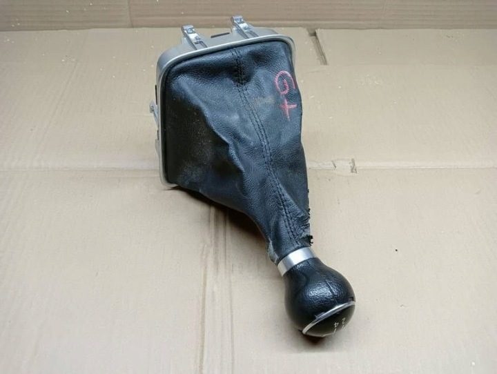 РУЧКА ЧЕХОЛ ПЕРЕКЛЮЧЕНИЯ ПЕРЕДАЧ VW GOLF PLUS 5M0711113, фото 1
