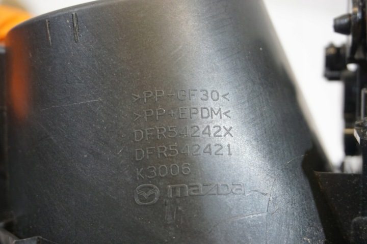 Mazda CX-30 CX30 лючок горловины бензобака корпус DFR542421, фото 3