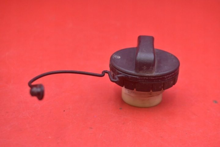 КРЫШКА ГОРЛОВИНЫ БЕНЗОБАКА TOYOTA AVENSIS T27 15-20, фото 6