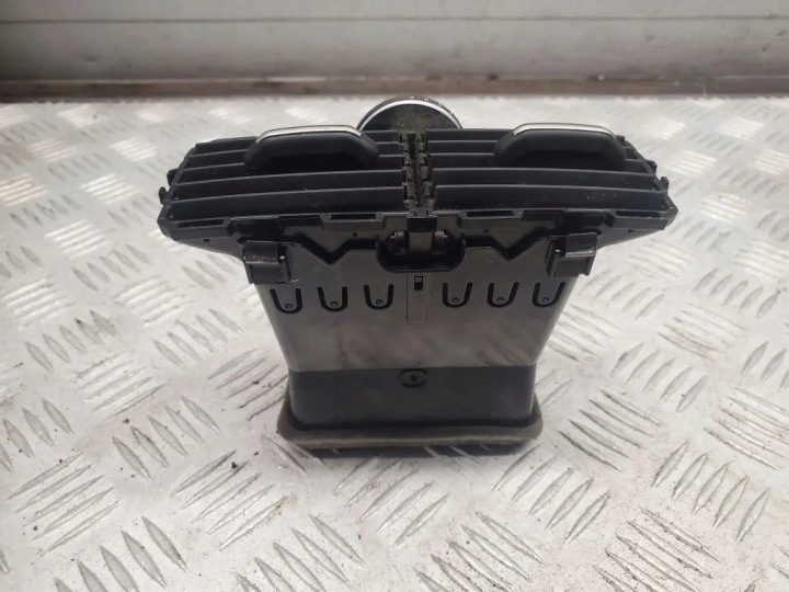 Задняя решетка вентиляционная AUDI A4 (8W2, B9) 8W0819203 2.0L дизель 110 кВт, фото 3