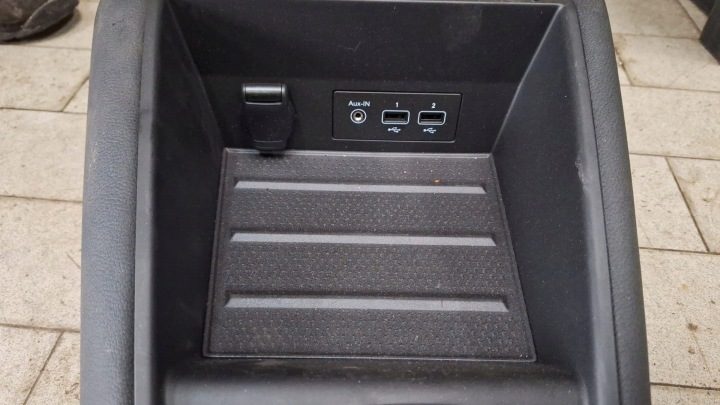 ПЛАСТИК ЗАЩИТА ТОННЕЛЯ РАМКА РЫЧАГА КПП USB RENAULT CAPTUR II 9969122123R, фото 3