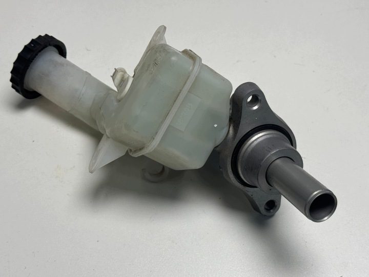 MITSUBISHI OUTLANDER III 12-20 БАЧОК ТОРМОЗНОЙ ЖИДКОСТИ, фото 2