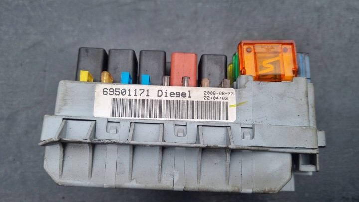 IVECO DAILY IV 06-12 БЛОК ПРЕДОХРАНИТЕЛЕЙ 69501171, фото 2