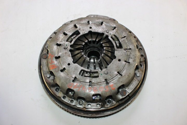 В сборе двухмассовый маховик BMW X1 F48 X3 F25 MINI F55 2.0d B47 8600218, фото 1