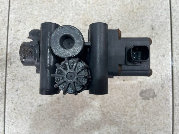 Клапан пневмоподвески ECAS Mercedes Actros MP 4 A0013271325, фото 4