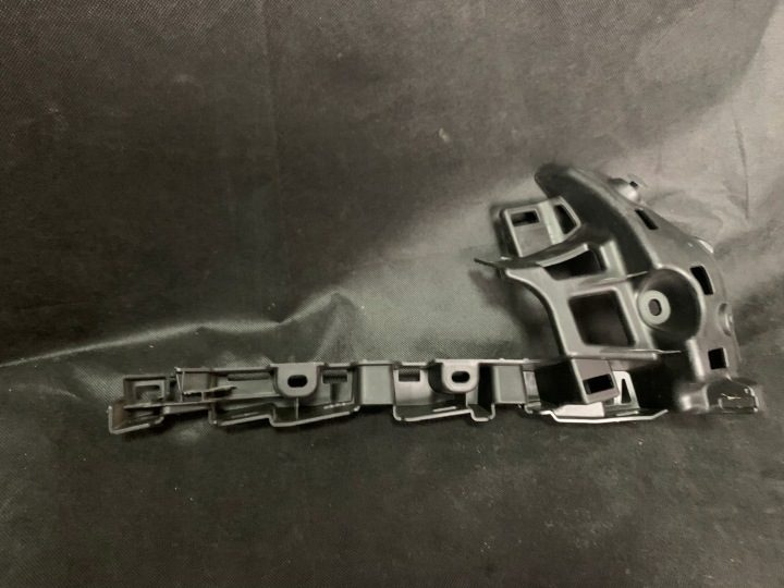 Tesla X крепление молдинга стойки B RH 1053727-00-C, фото 1