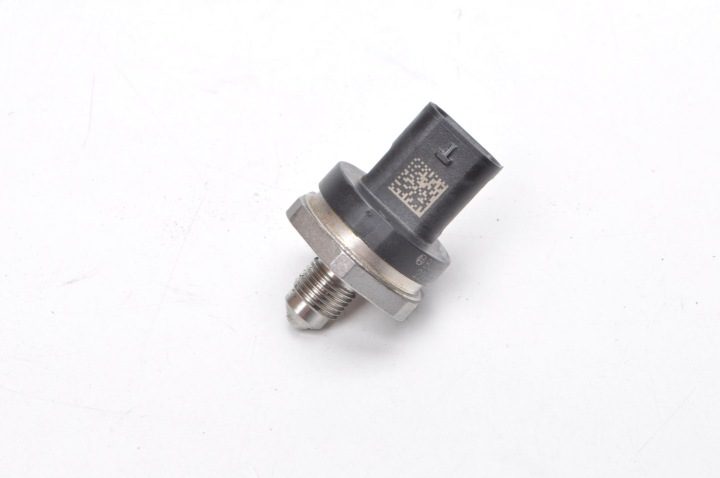 MINI F55 1.5 ДАТЧИК ДАВЛЕНИЯ ТОПЛИВА 0261547002, фото 1