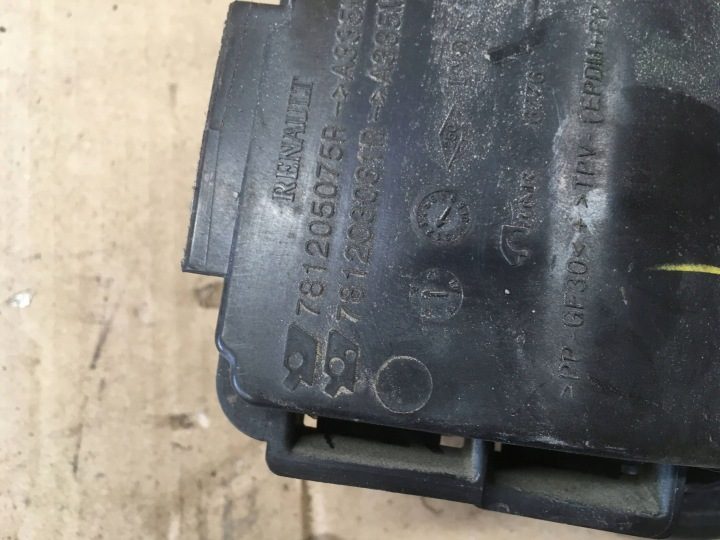 Лючок горловины бензобака Renault Scenic IV 2020 781205075R цвет Tenpf, фото 3