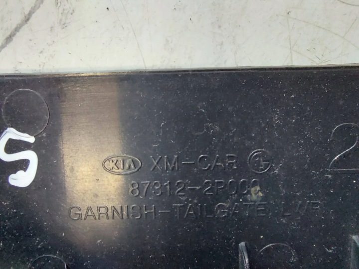 Накладка крышки задняя 87312-2P000 KIA Sorento II 09-, фото 2
