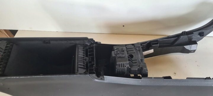 MERCEDES W118 CLA ЦЕНТРАЛЬНЫЙ ТОННЕЛЬ ПОДЛОКОТНИК ПОРТ USB, фото 2