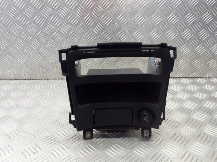 Пепельница Nissan Primera P12 1.6 68413AV, фото 1