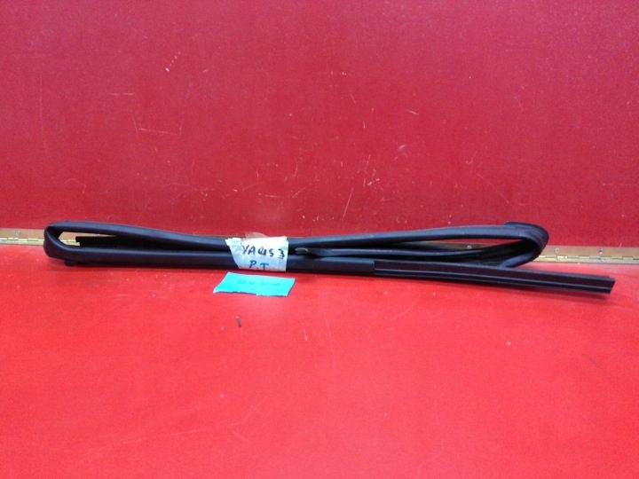 TOYOTA YARIS III 10-20 68142-0D120 УПЛОТНИТЕЛЬ СТЕКЛА ПРАВЫЙ ЗАДНИЙ РАМКИ, фото 1