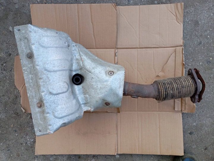Ford Fiesta MK7 1.25 82 л.с. катализатор в сборе, фото 1