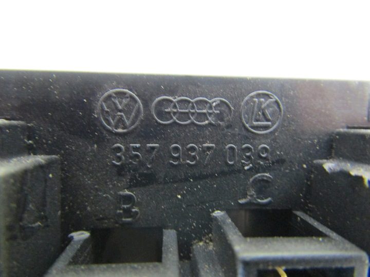VOLKSWAGEN PASSAT B4 Блок предохранителей, фото 2