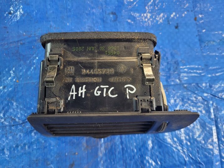 OPEL-ЗАПЧАСТИ Astra H Дефлектор обдува консоли правый 24465729, фото 2