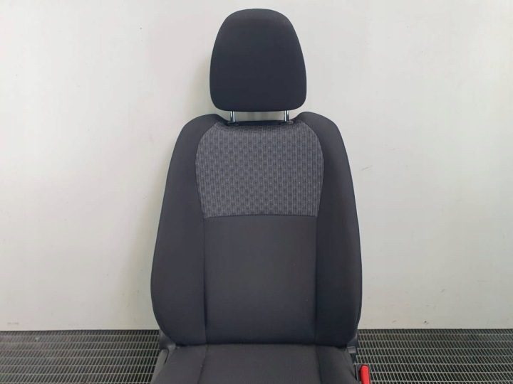 Сиденье правое переднее пассажира Toyota Yaris III 5D европа, фото 3