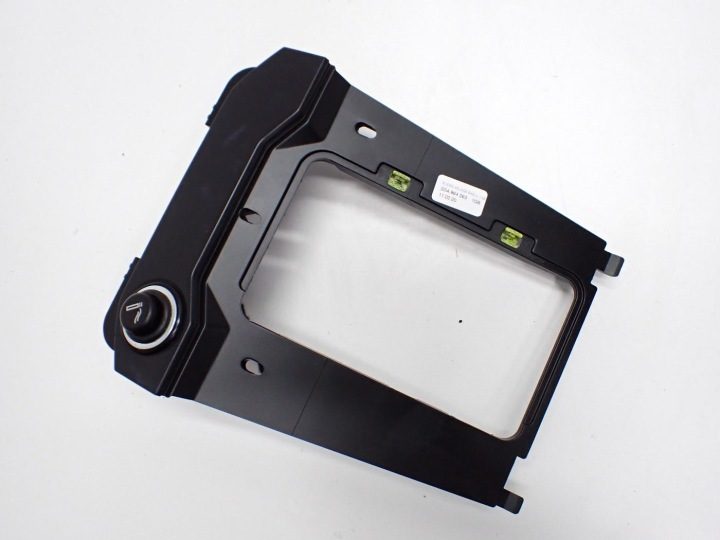 РАМКА ЗАРЯДНОГО УСТРОЙСТВА ТЕЛЕФОНА IN 12V VW T ROC 2GA864263, фото 2