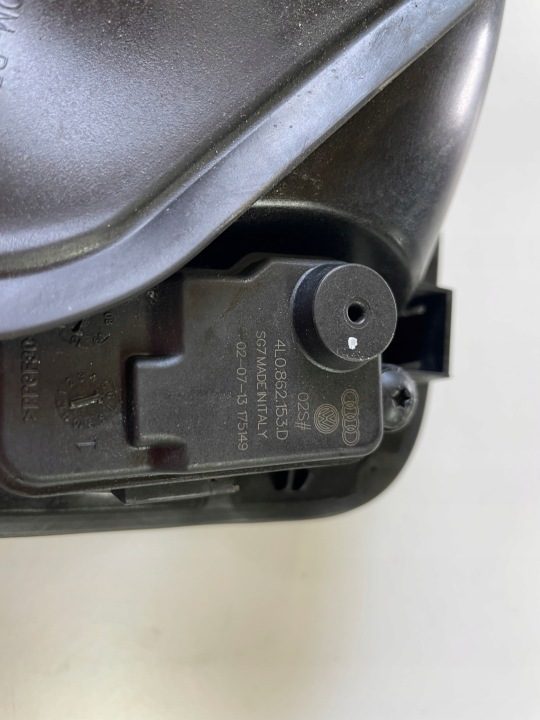 Лючок защита горловины бензобака привод LZ9Y Audi Q3 I 8U 4L0862153D, фото 6
