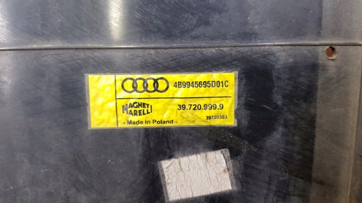Audi OE 4B9945695D накладка крышки багажника, фото 3