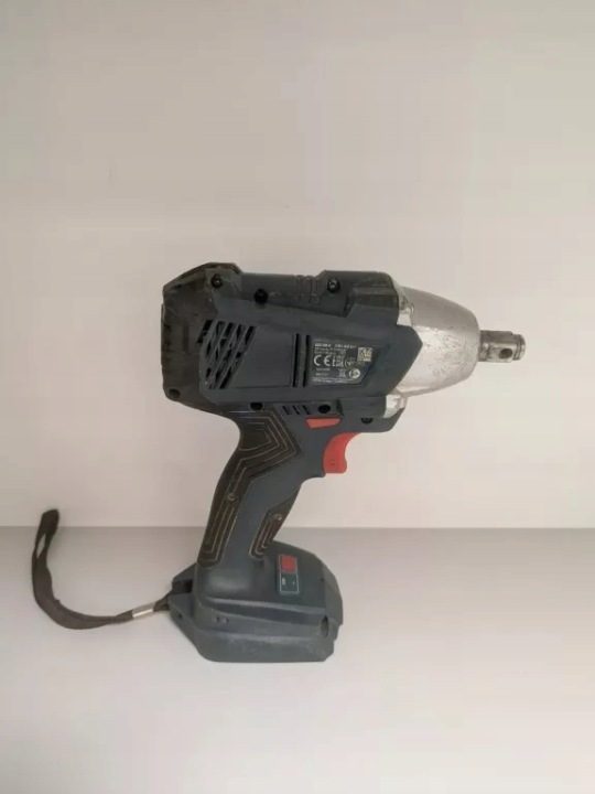 Ударный гайковерт Bosch GDS 250-LI 18 В 250 Н·м с 2 аккумуляторами 3,0 А·ч, фото 2