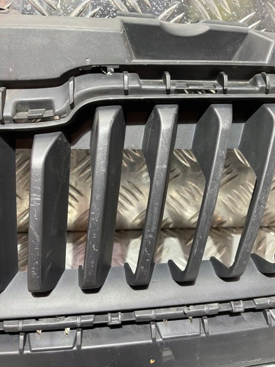 Skoda OE 1ST853653 решетка радиатора состояние, фото 3