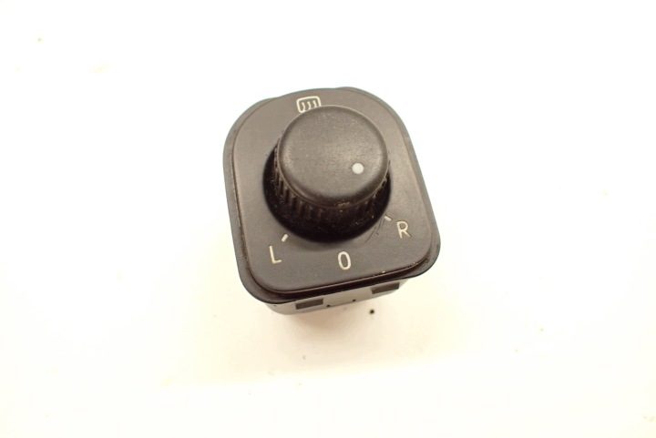 ПЕРЕКЛЮЧАТЕЛЬ РЕГУЛИРОВКИ ЗЕРКАЛ VW GOLF V УНИВЕРСАЛ 5D 03-09R 1K0959565H, фото 1