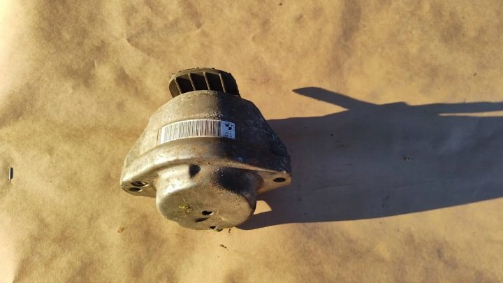 Подушка кронштейн Ocowanie двигателя 676987401 15934612 BMW 5 E60 E61, фото 4