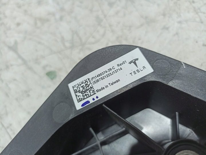 Tesla Model 3 корпус гнезда зарядки 1490374-29-C, фото 3