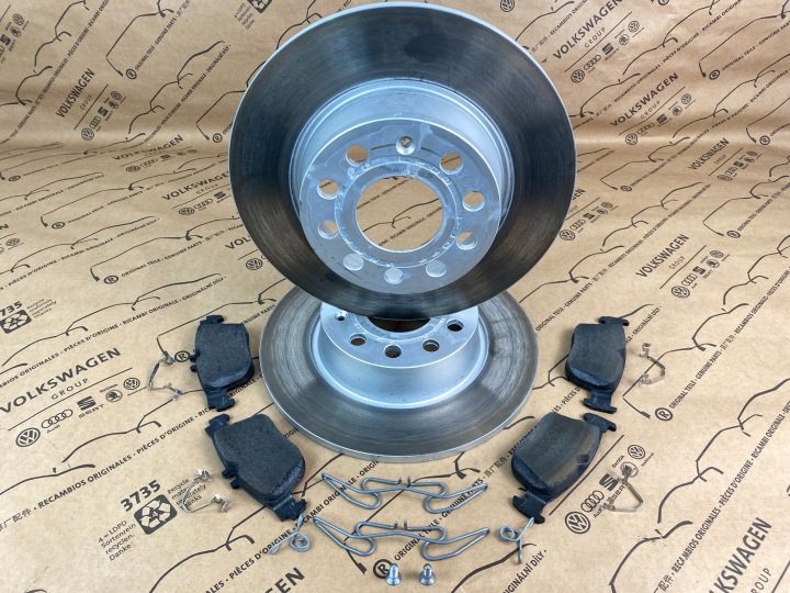 GD VW GOLF VIII ДИСКИ ТОРМОЗНЫЕ КОЛОДКИ ЗАДНИЕ 5Q0615601D ОРИГ. 5 л.с., фото 1