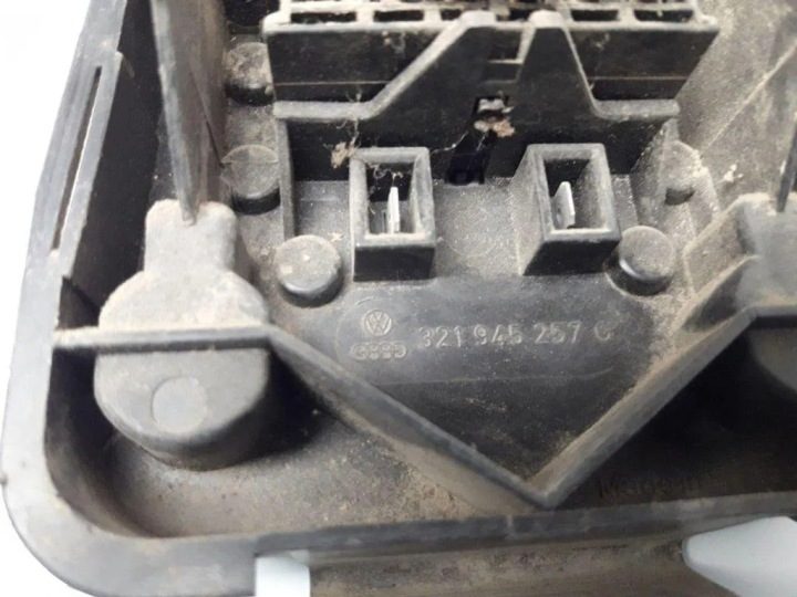 Контакты заднего фонаря VW PASSAT B3/B4 (3A2, 35I) 321945257G 1.6L дизель 59 кВт, фото 3