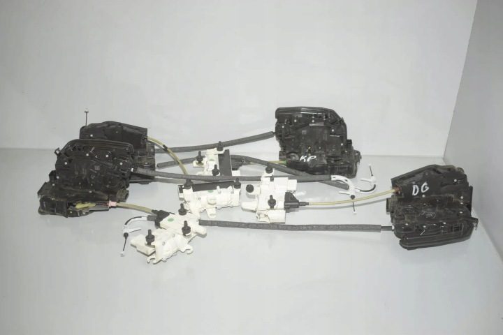 Комплект замков с Domykaniem BMW 7 (G11, G12) 2581894 25092316 3.0L 195 квт, фото 1